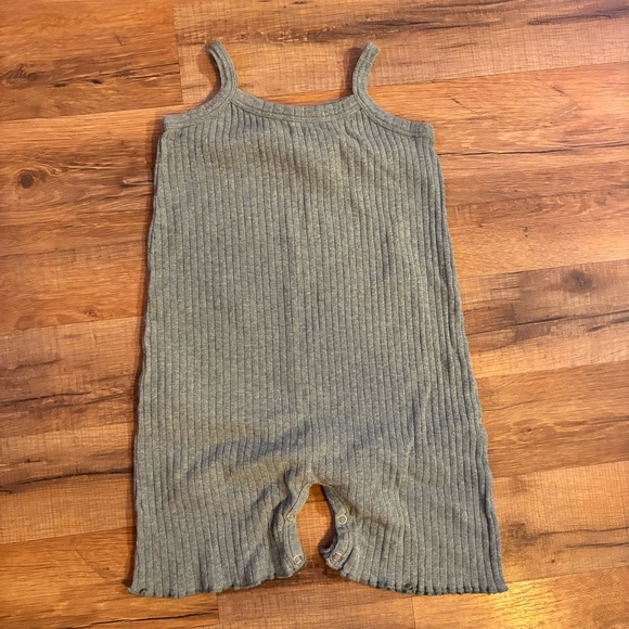 kate quinn Other - Kate Quinn Green Ribbed Kids Romper